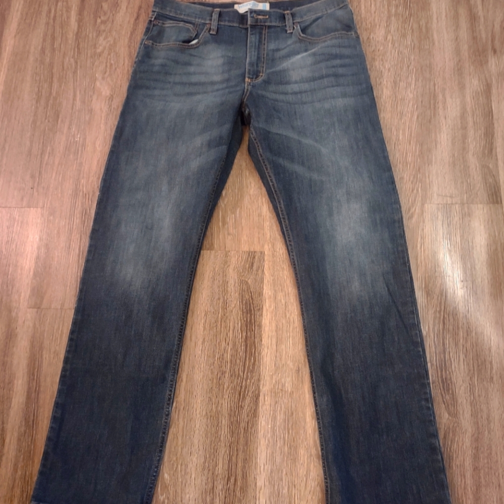 Wrangler premium quality straight fit jeans 36 x 32